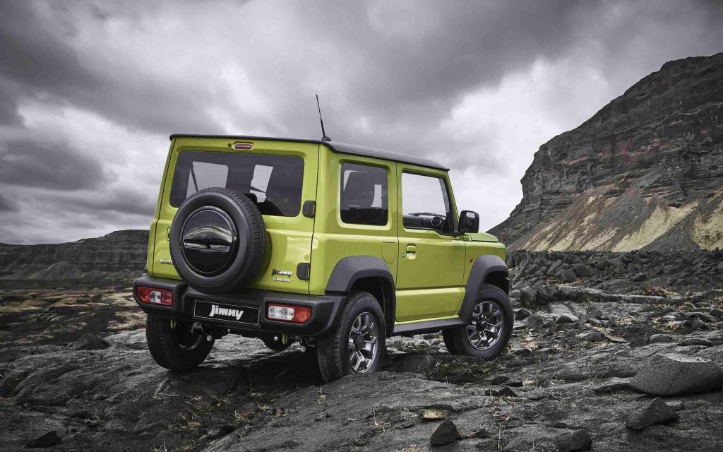 شكل سيارة سوزوكي جيمني من الخلف