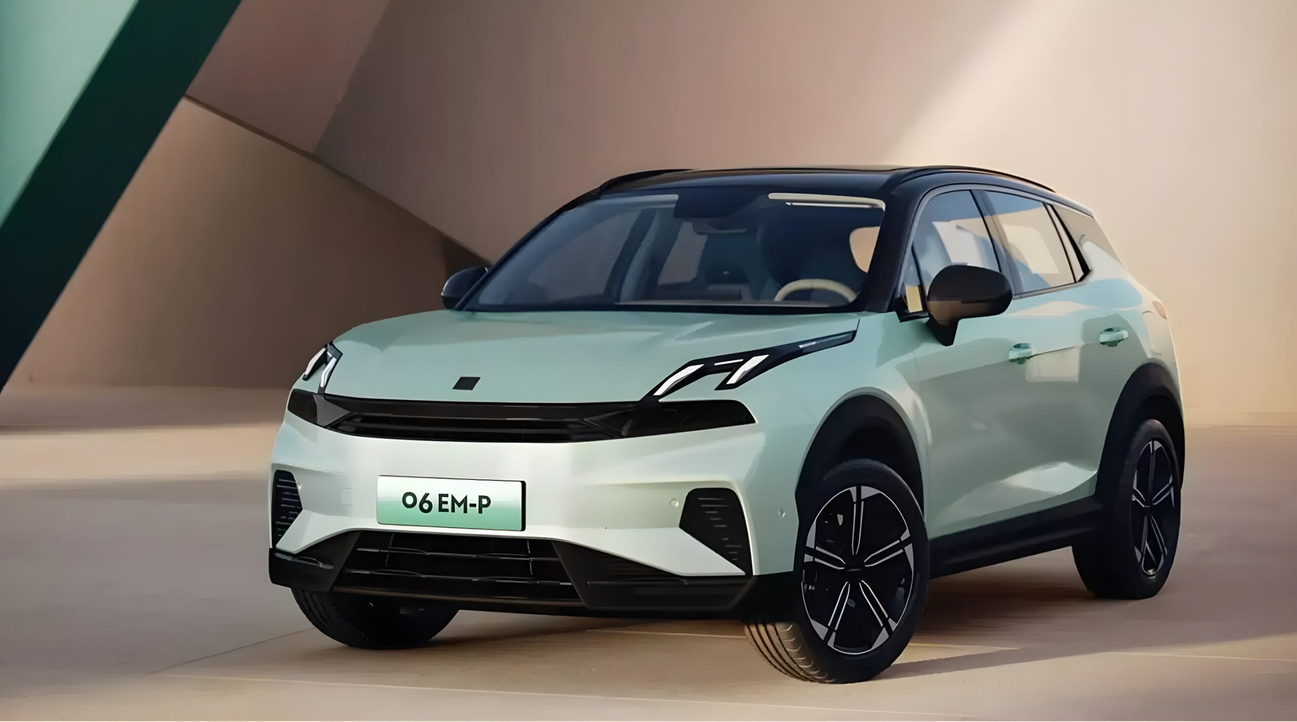 What are the specifications of the all-new lynk & Co 06?
