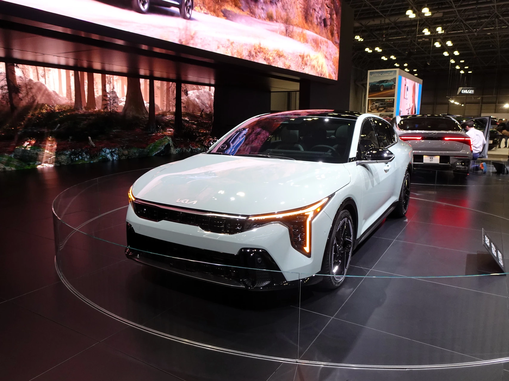 Kia K4 2026 GT Line Black Edition image 4