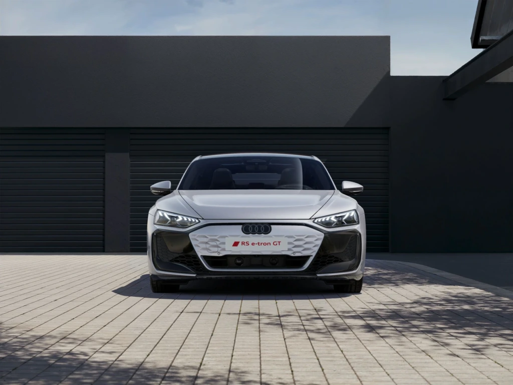 أودي RS e-tron GT 2025 - صورة السيارة