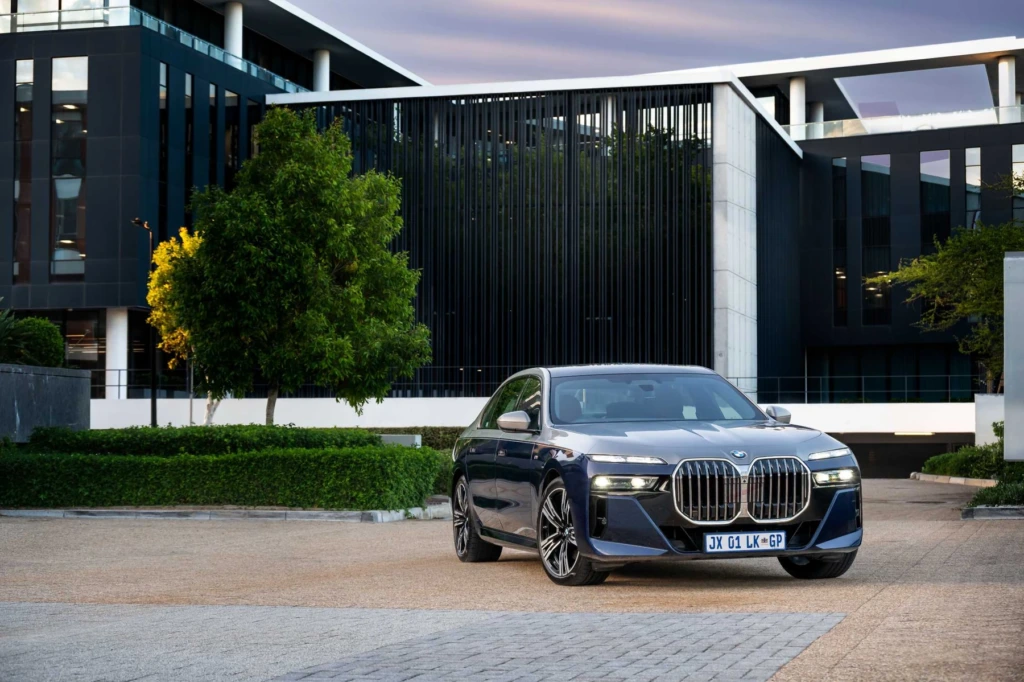 بي ام دبليو 740i 2026 Pure - صورة السيارة