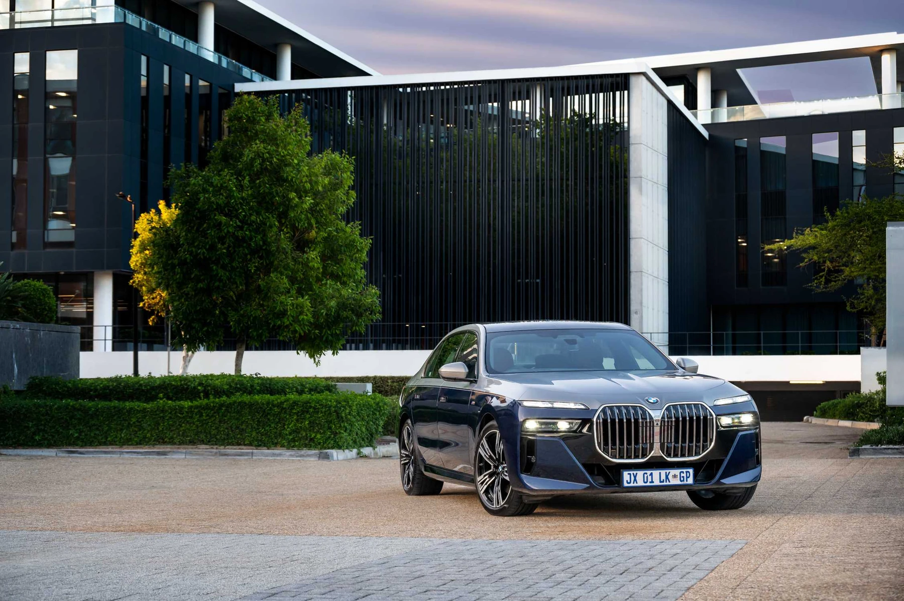 BMW 740i 2026 Pure - vehicle image