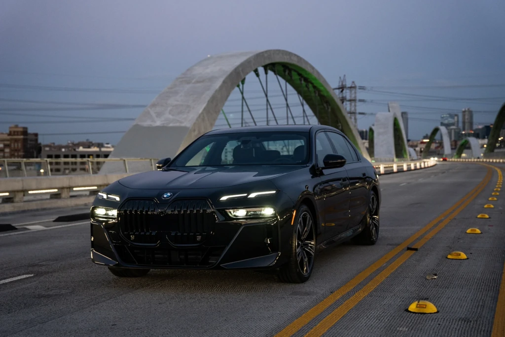 BMW 760i 2026 xDrive M - vehicle image