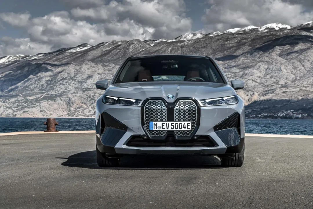 BMW iX 2026 xDrive60 M - vehicle image